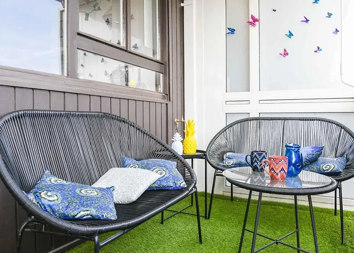 Grand Appartement Avec Balcon Et Parking