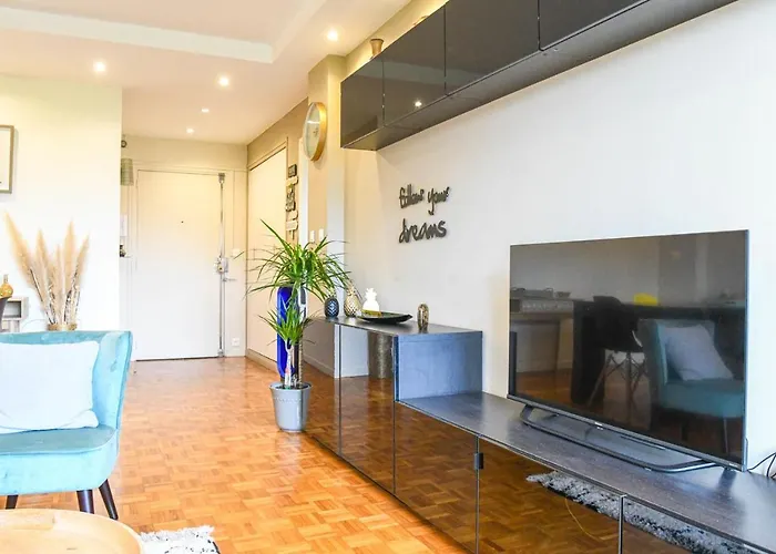 Grand Appartement Avec Balcon Et Parking